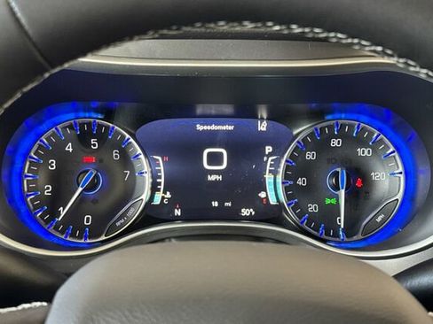 New 2026 Chrysler Pacifica Select image 22