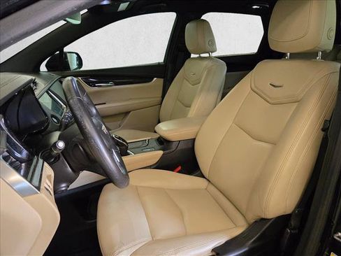 Used 2018 Cadillac XT5 FWD image 11