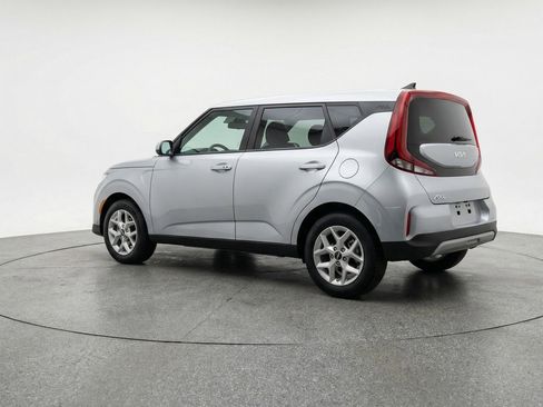 Used 2025 Kia Soul LX w/ LX Technology Package FWD image 6