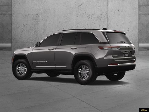 New 2025 Jeep Grand Cherokee Laredo image 4