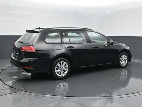 Used 2018 Volkswagen Golf S image 22