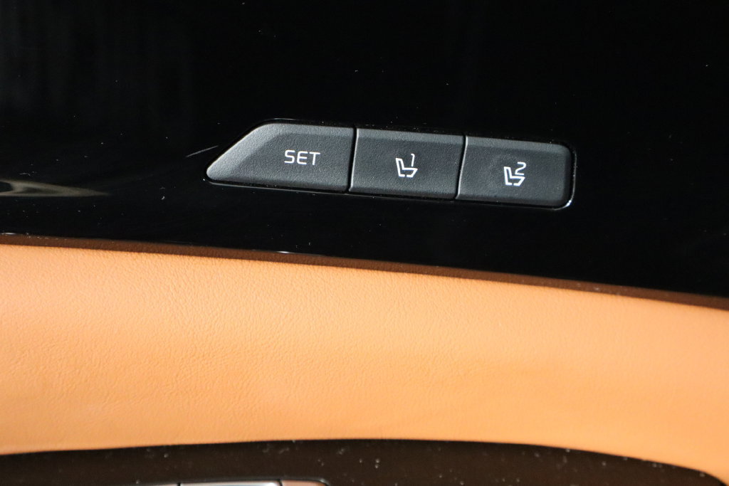 Used 2022 Kia Carnival SX FWD image 23