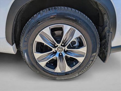 Used 2023 Toyota Highlander XLE image 26