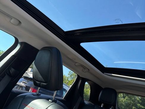 Used 2019 Jeep Cherokee Trailhawk AWD/4WD image 10
