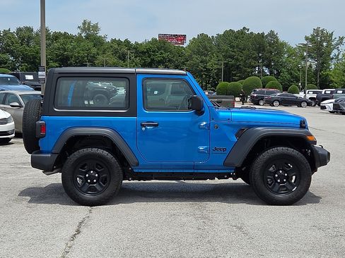Used 2024 Jeep Wrangler Sport AWD/4WD image 6
