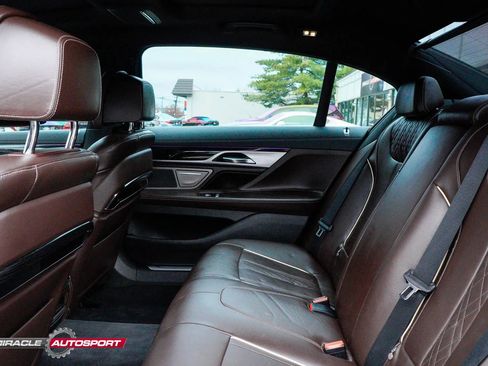 Used 2016 BMW 750i image 27