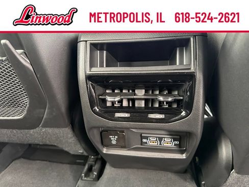 Used 2025 Jeep Grand Cherokee Altitude AWD/4WD image 12