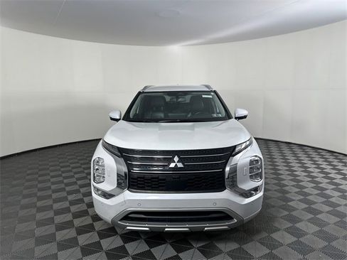 Used 2022 Mitsubishi Outlander SEL image 2