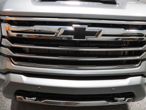 Used 2024 Chevrolet Silverado 3500 High Country w/ High Country Premium Package AWD/4WD image 4