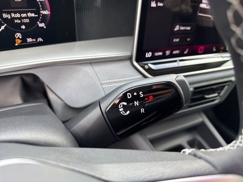 New 2026 Volkswagen Tiguan SE image 21