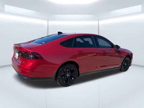 Certified 2025 Honda Accord SE image 4