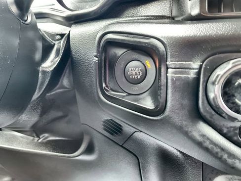 Used 2025 Jeep Wrangler Unlimited Sahara AWD/4WD image 17