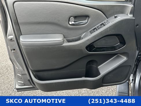 Used 2023 Nissan Frontier SV w/ Midnight Edition Package image 12