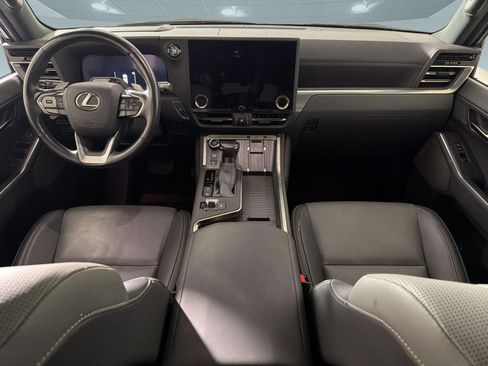 Used 2025 Lexus GX 550 w/ Accessory Package (2T) AWD/4WD image 16