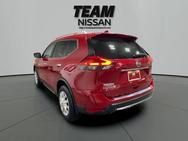 Used 2017 Nissan Rogue S w/ S Appearance Package AWD/4WD image 4