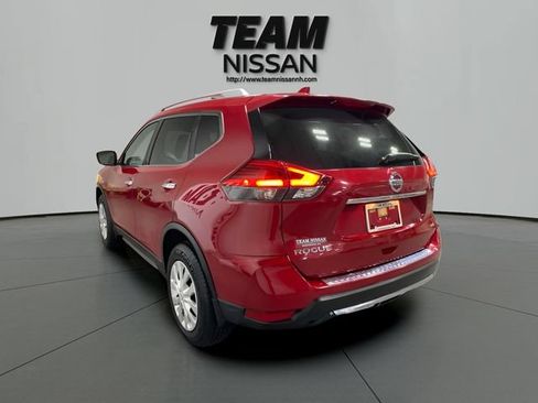 Used 2017 Nissan Rogue S w/ S Appearance Package AWD/4WD image 4