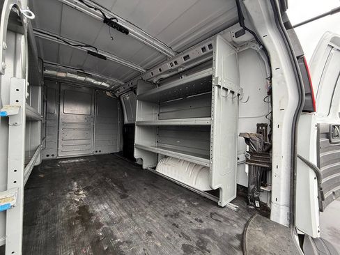 Used 2023 GMC Savana 2500 w/ Driver Convenience Package image 9