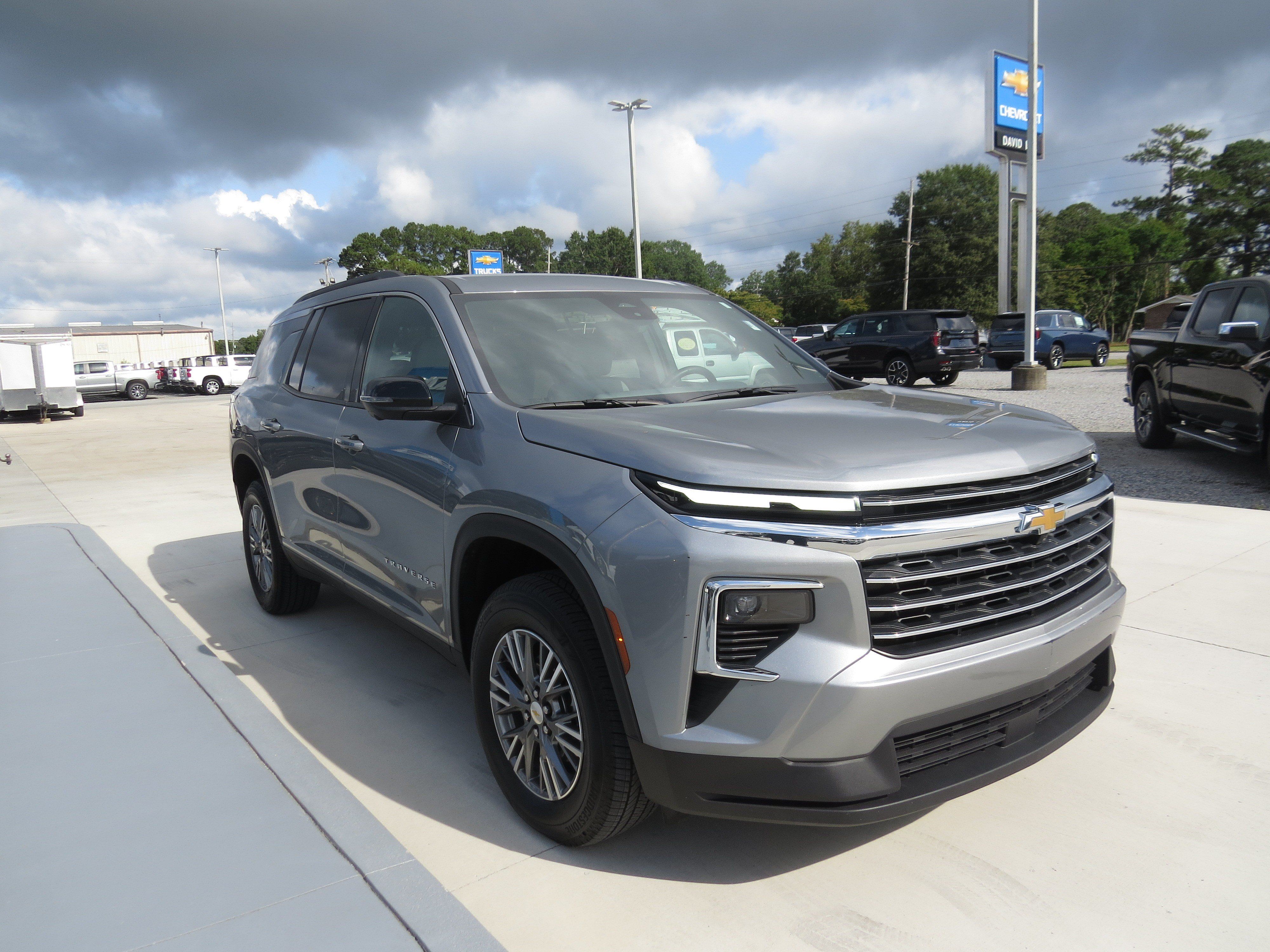Used 2026 Chevrolet Traverse LT w/ Driver Confidence Package FWD image 11