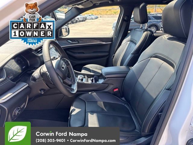 Used 2025 Jeep Grand Cherokee Limited w/ Luxury Tech Group II AWD/4WD image 11