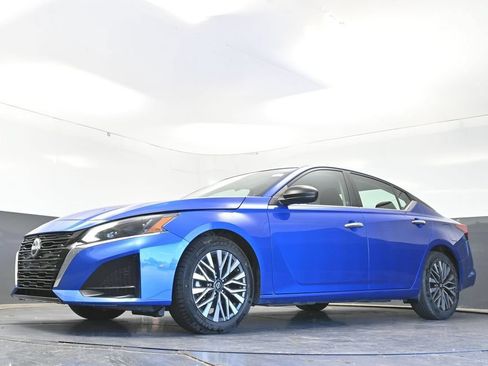 Used 2025 Nissan Altima 2.5 SV FWD image 52