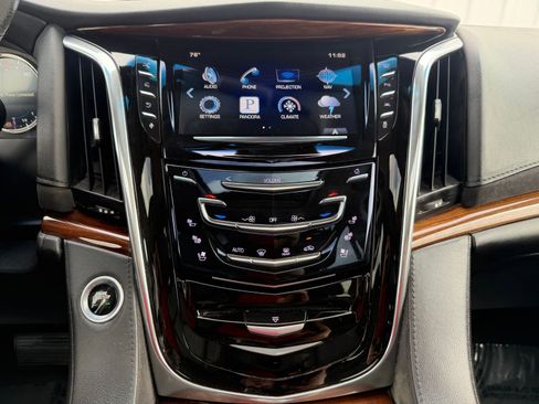 Used 2016 Cadillac Escalade Premium AWD/4WD image 14