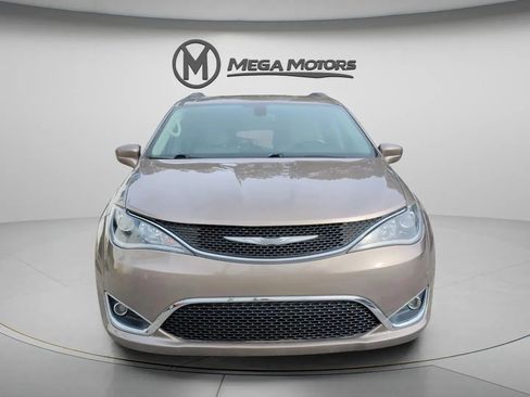 Used 2017 Chrysler Pacifica Touring-L image 12