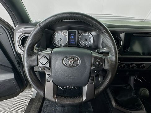 Used 2018 Toyota Tacoma TRD Sport AWD/4WD image 13