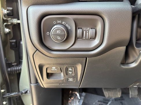 New 2026 RAM 1500 4x4 Crew Cab image 19