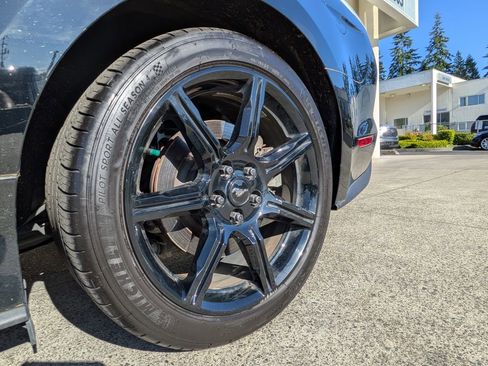 Used 2018 Ford Mustang GT Premium w/ Black Accent Package RWD image 8