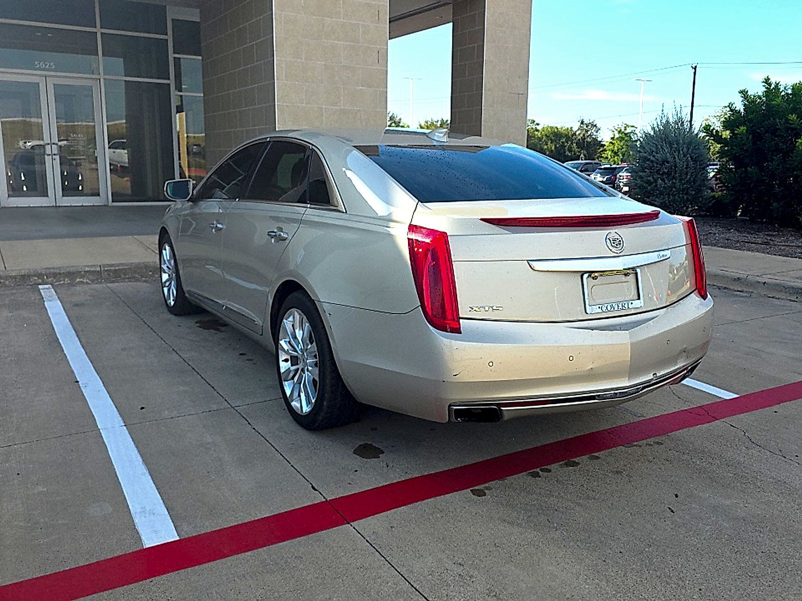 Used 2015 Cadillac XTS Luxury w/ Driver Awareness Package FWD image 16