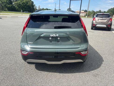 Used 2023 Kia Niro Wave w/ Wave Preserve Package FWD image 6