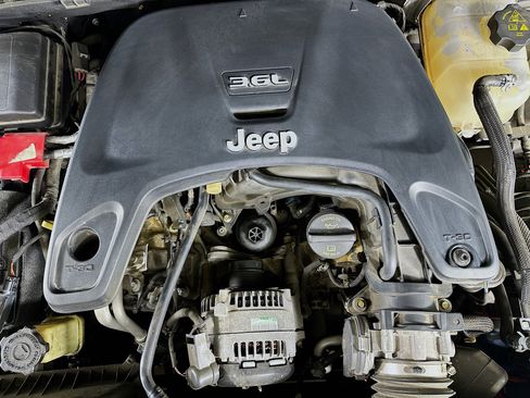 Used 2018 Jeep Wrangler Unlimited Sport AWD/4WD image 31