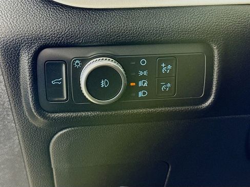 Used 2022 Ford Explorer XLT w/ Equipment Group 202A RWD image 10