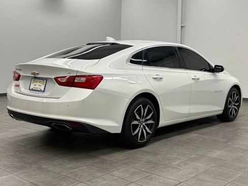 Used 2016 Chevrolet Malibu LT FWD image 2