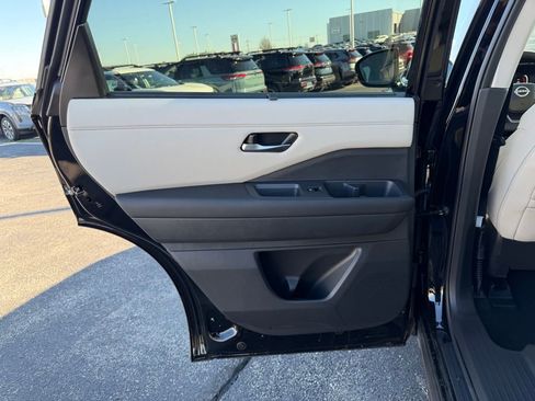 New 2026 Nissan Pathfinder SL image 16