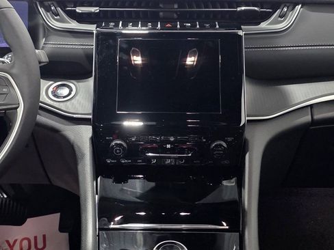 New 2025 Jeep Grand Cherokee Altitude AWD/4WD image 14