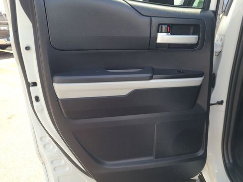 Used 2014 Toyota Tundra SR5 w/ SR5 Upgrade Package AWD/4WD image 9