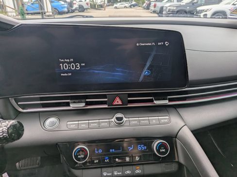 Used 2024 Hyundai Elantra SEL FWD image 19