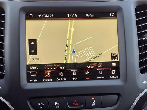 Used 2023 Jeep Cherokee Altitude Lux image 17