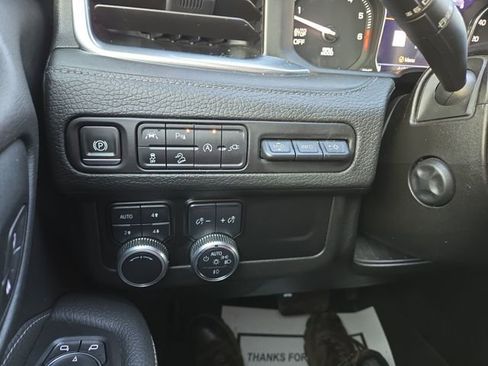 Used 2021 GMC Yukon XL Denali w/ Denali Premium Package image 21