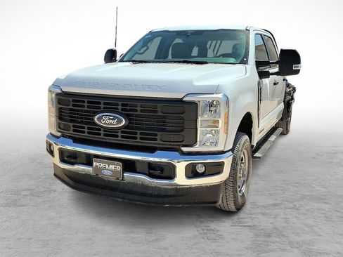 Used 2025 Ford F250 XL w/ XL Chrome Package image 4