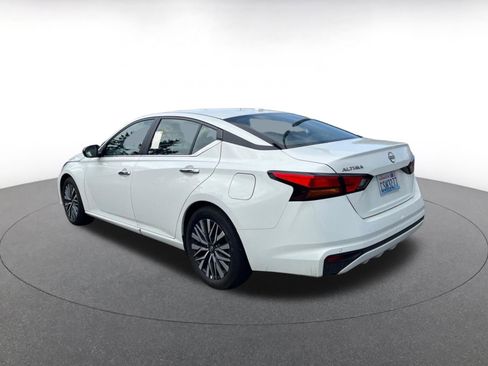 Used 2025 Nissan Altima 2.5 SV FWD image 5