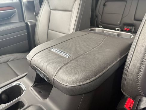 Used 2025 GMC Sierra 2500 Denali w/ Denali Reserve Package AWD/4WD image 11
