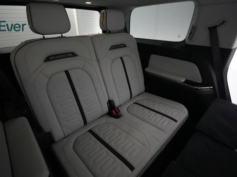 Used 2023 Rivian R1S Adventure image 22