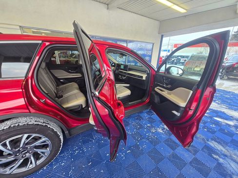 Used 2025 Lincoln Corsair AWD image 27