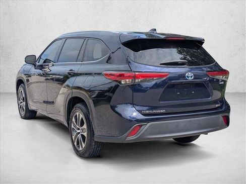 Used 2022 Toyota Highlander XLE FWD image 8
