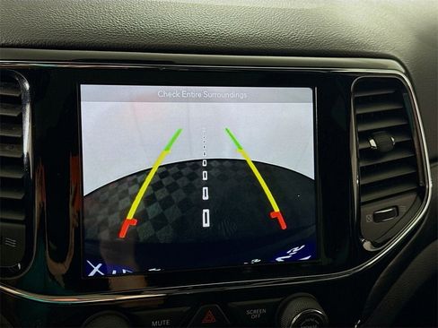 Used 2019 Jeep Grand Cherokee Altitude image 7