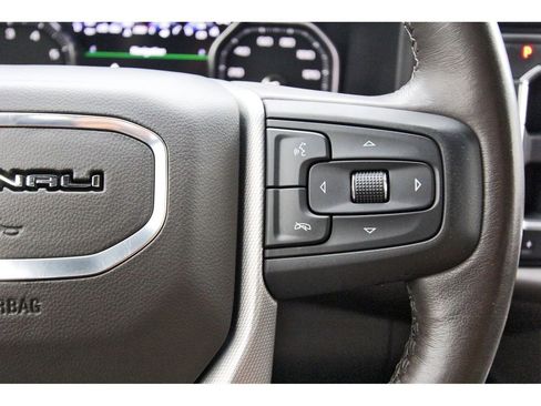 Used 2021 GMC Yukon Denali w/ Denali Premium Package image 17