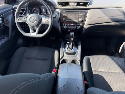 Used 2017 Nissan Rogue SV w/ Midnight Edition Package image 11