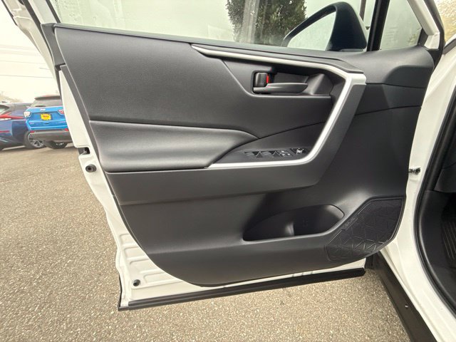 Used 2025 Toyota RAV4 LE AWD/4WD image 15
